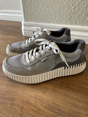 BOBS from Skechers Gray and Cream Platform Lace-Up Sneakers